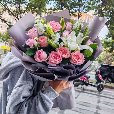 广元11朵戴安娜粉玫瑰百合，与你一起追逐梦想