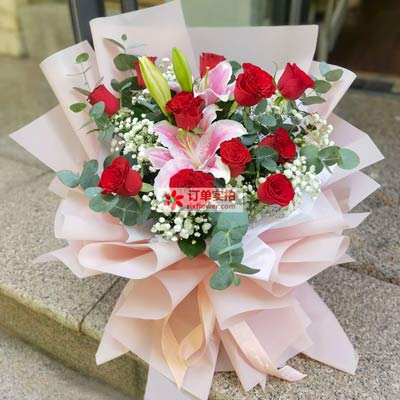 广元11朵红玫瑰百合，全世界里只有一个你